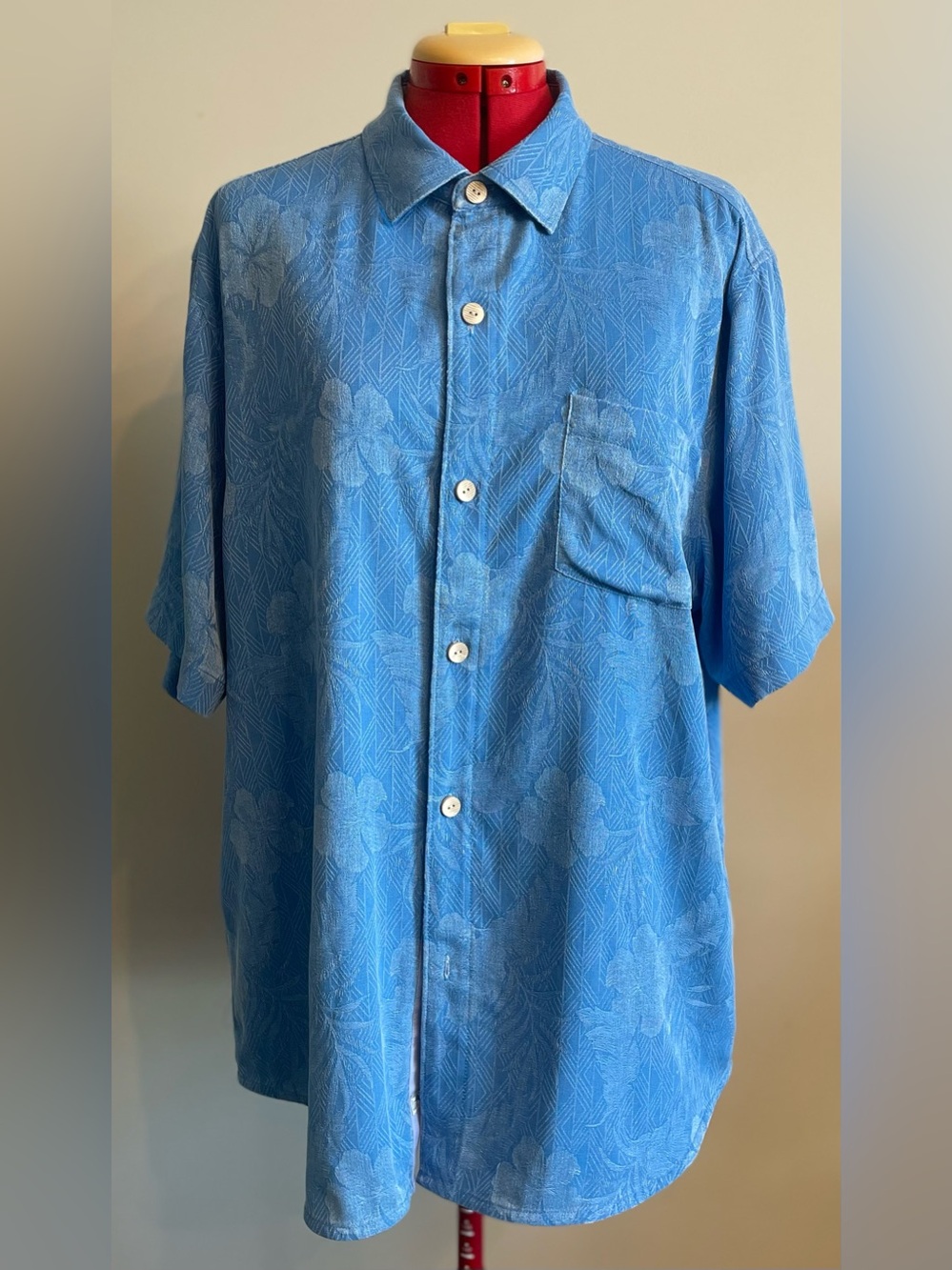 Tommy Bahama - all silk blue Hawaiian shirt Size Large
